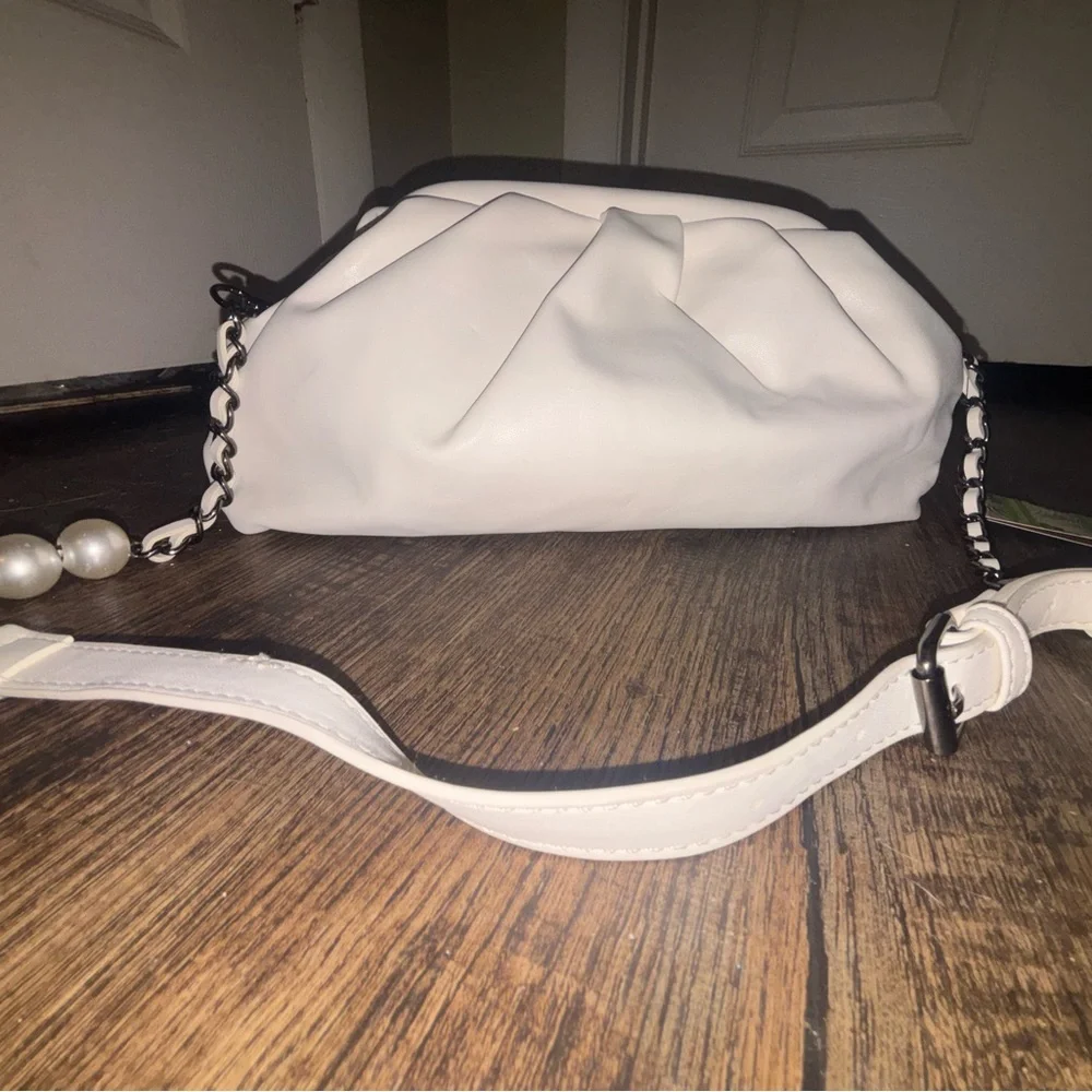 Badgley Mischka Elegant White Crossbody Bag